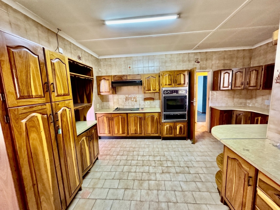 5 Bedroom Property for Sale in Potchefstroom North West